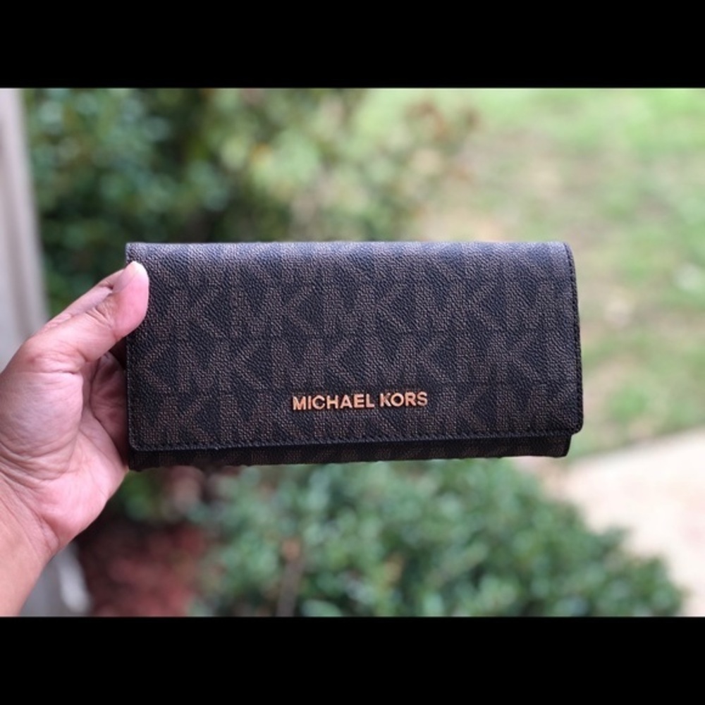 MICHAEL KORS JET SET TRAVEL PVC FLAP WALLET